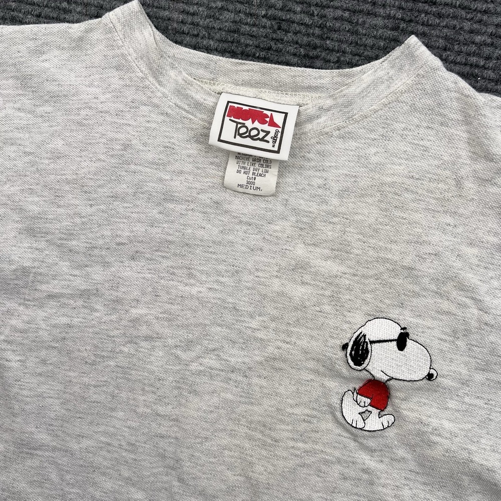 Vintage Peanuts Embroidered Snoopy Shirt Men's Medium Gray Novel Tees USA‎ Made